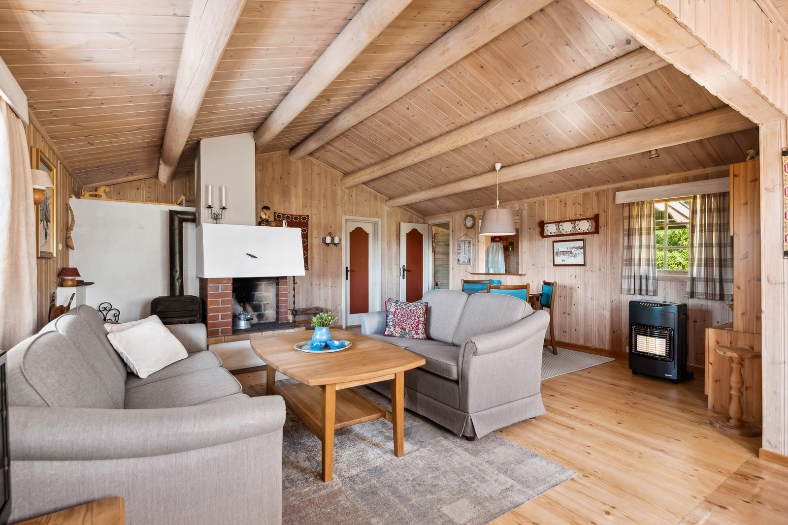 Stuen har en god størrelse med rom for møblering i flere soner. Galleribilde