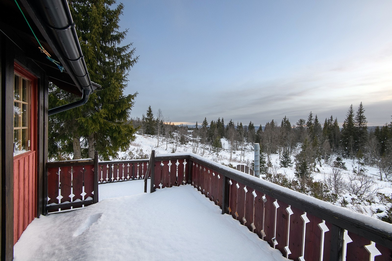 Godværsdagene kan nytes på den sørvest-vendte verandaen på 21 kvm. Galleribilde