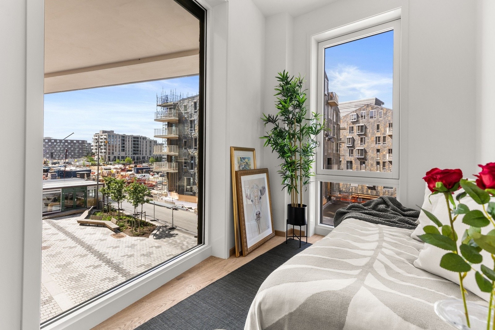 Det er to flotte soverom i leiligheten også her er det 290 takhøyde - Mulig å lage soverom nr 3 Galleribilde