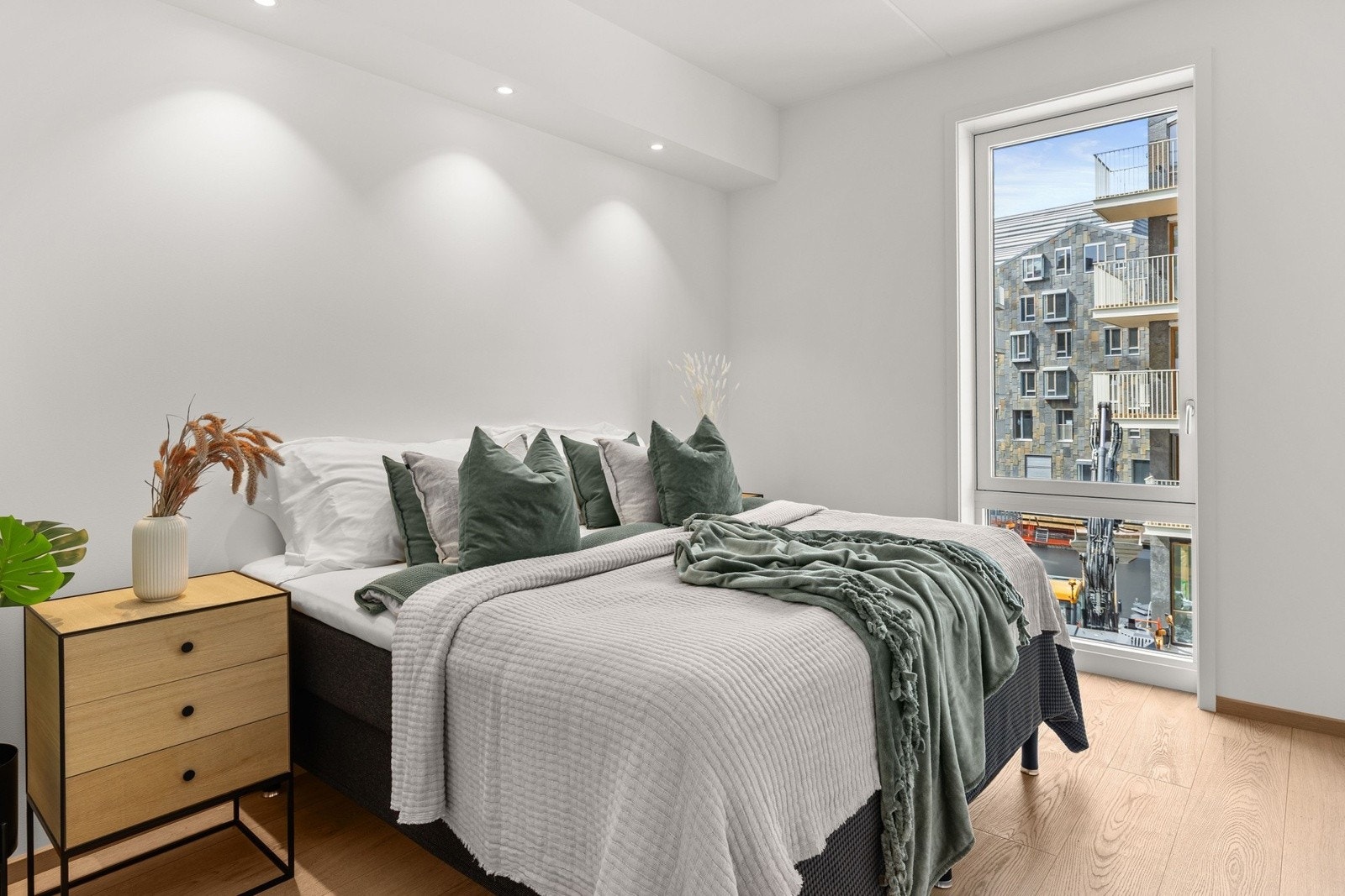 Det er to flotte soverom i leiligheten - Mulig å lage soverom nr 3 Galleribilde