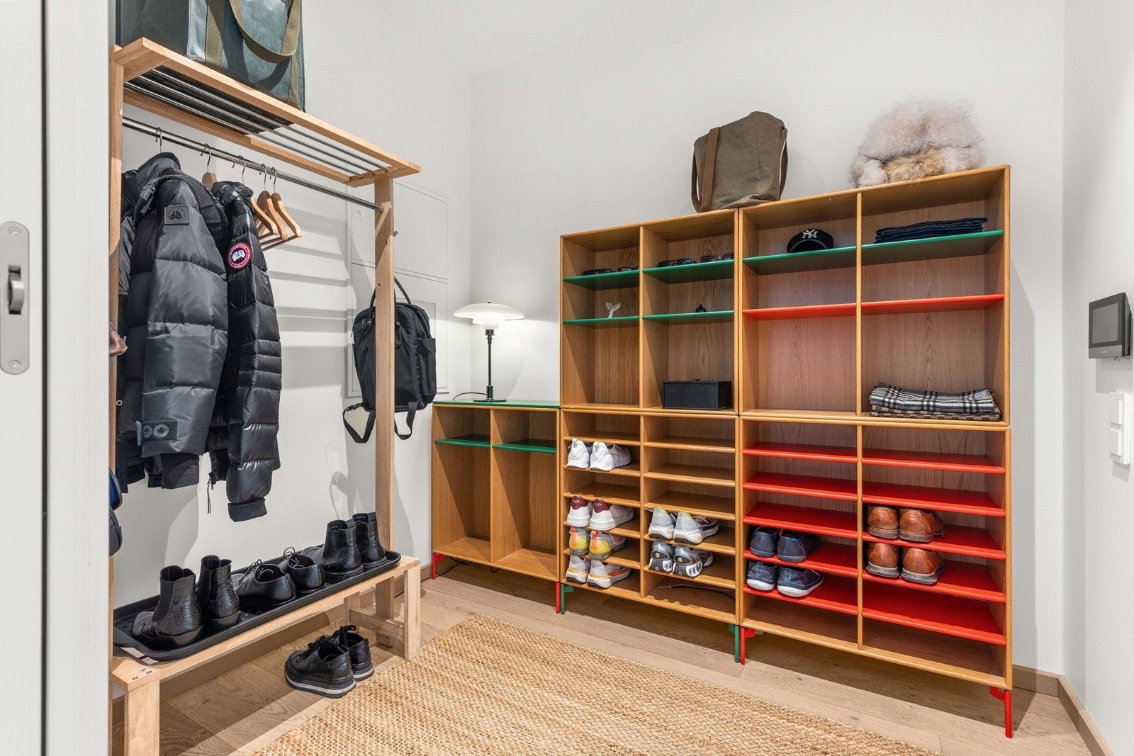 Stor gang med god plass til oppbevaring Galleribilde