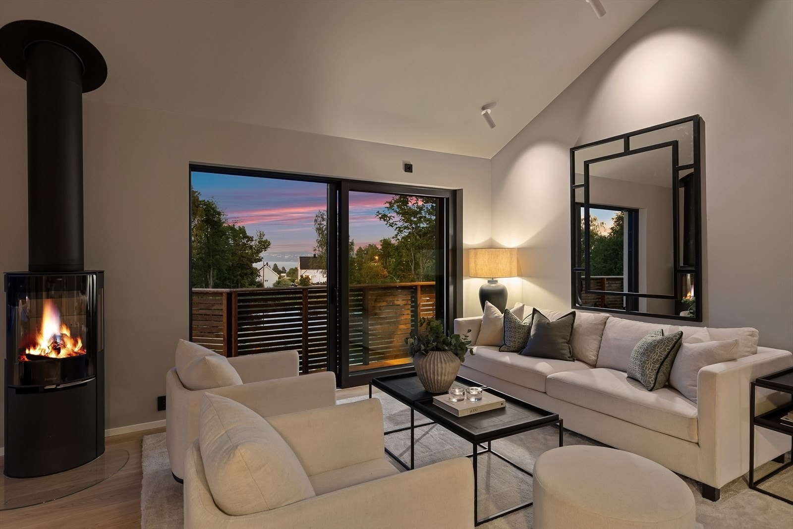 Gulvene er lagt med 1-stavs parkett levert av Boen. Galleribilde