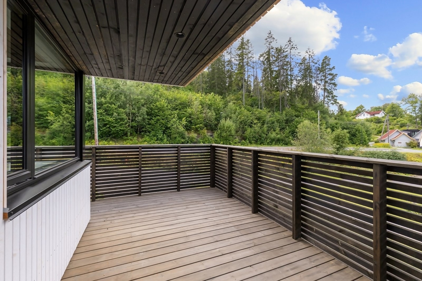 Delvis overbygd med gode solforhold. Galleribilde