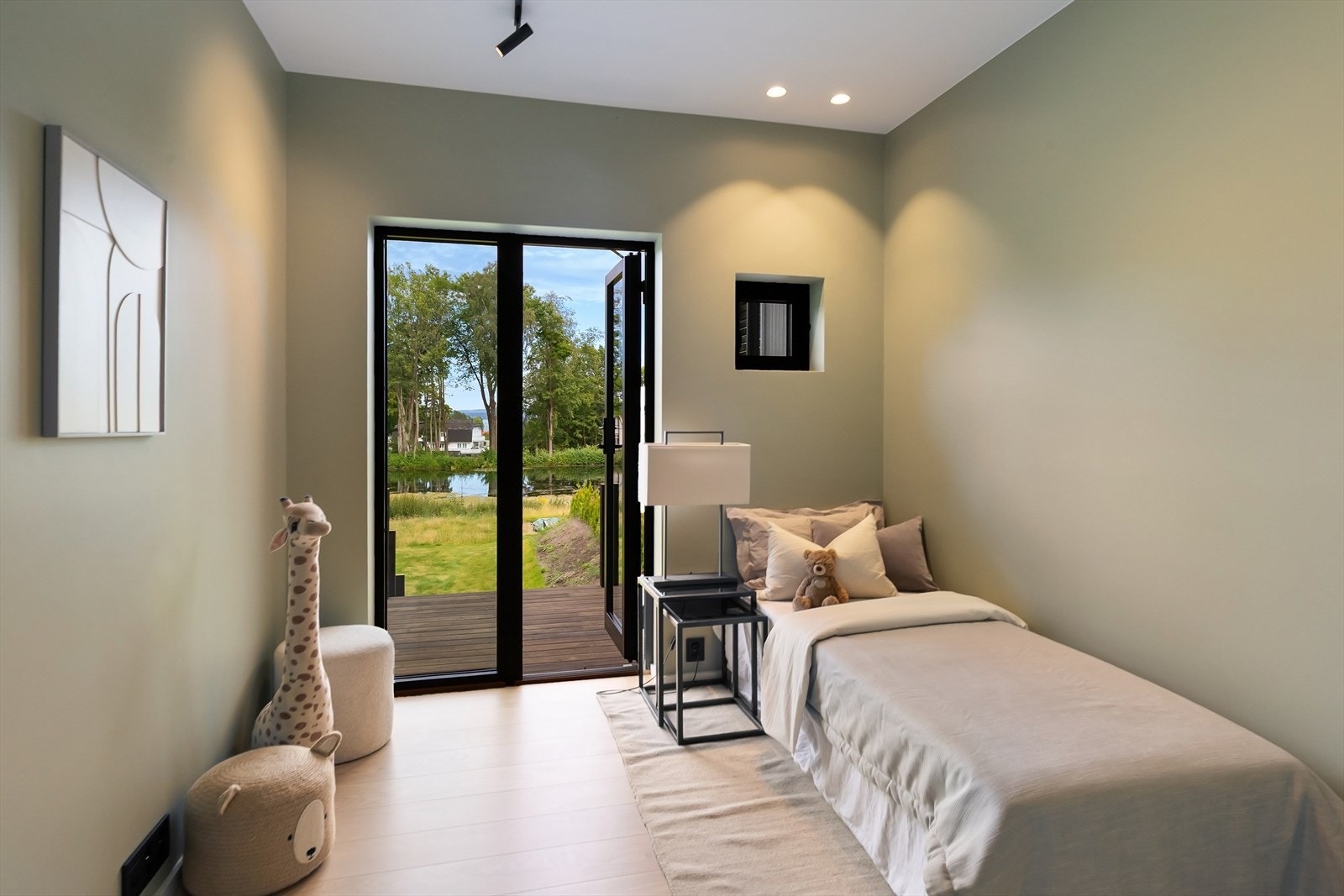 Rommene egner seg godt som barnerom eller gjesteværelse. Galleribilde