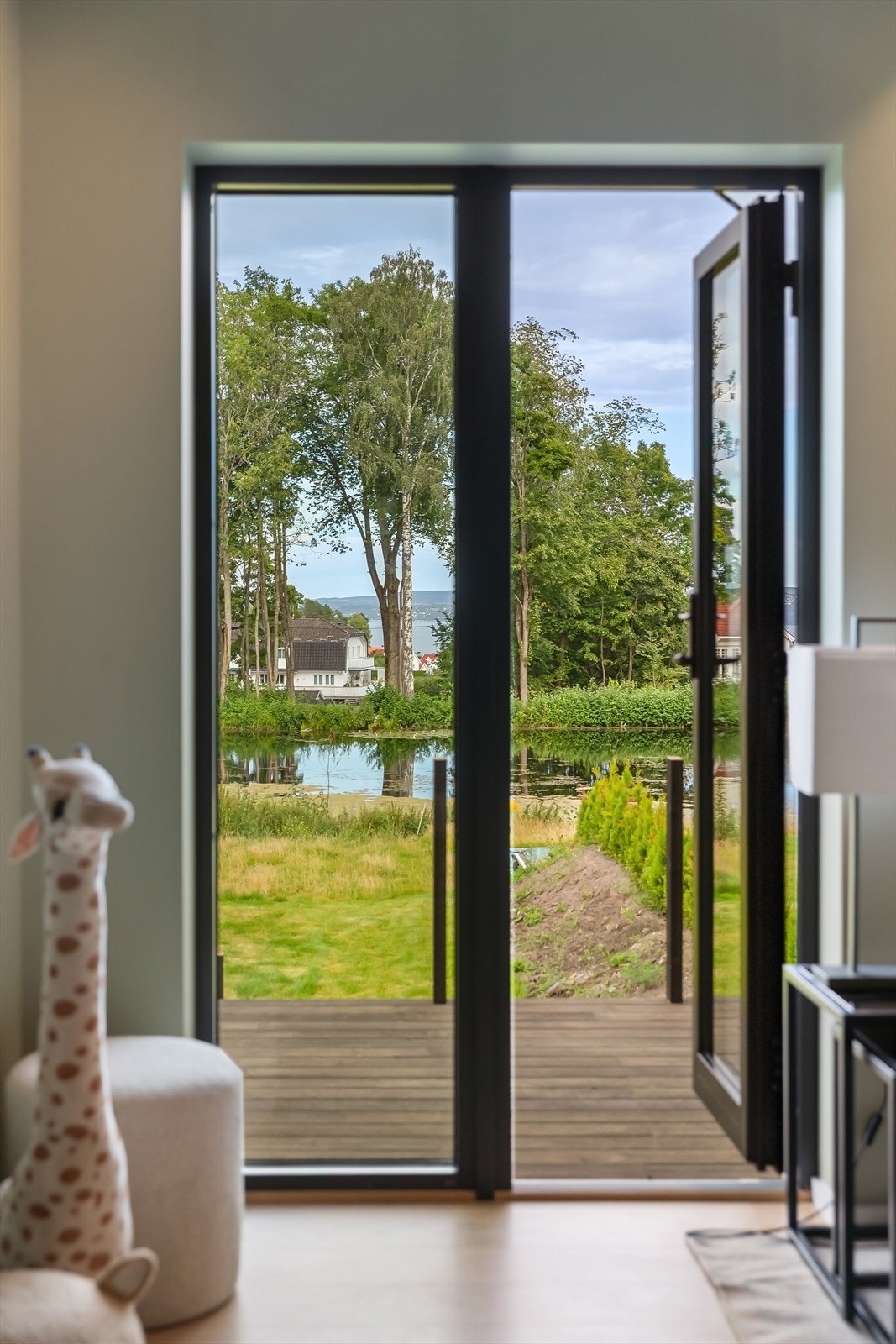 Terrassen er også tilgjengelig fra de øvrige soverommene. Galleribilde