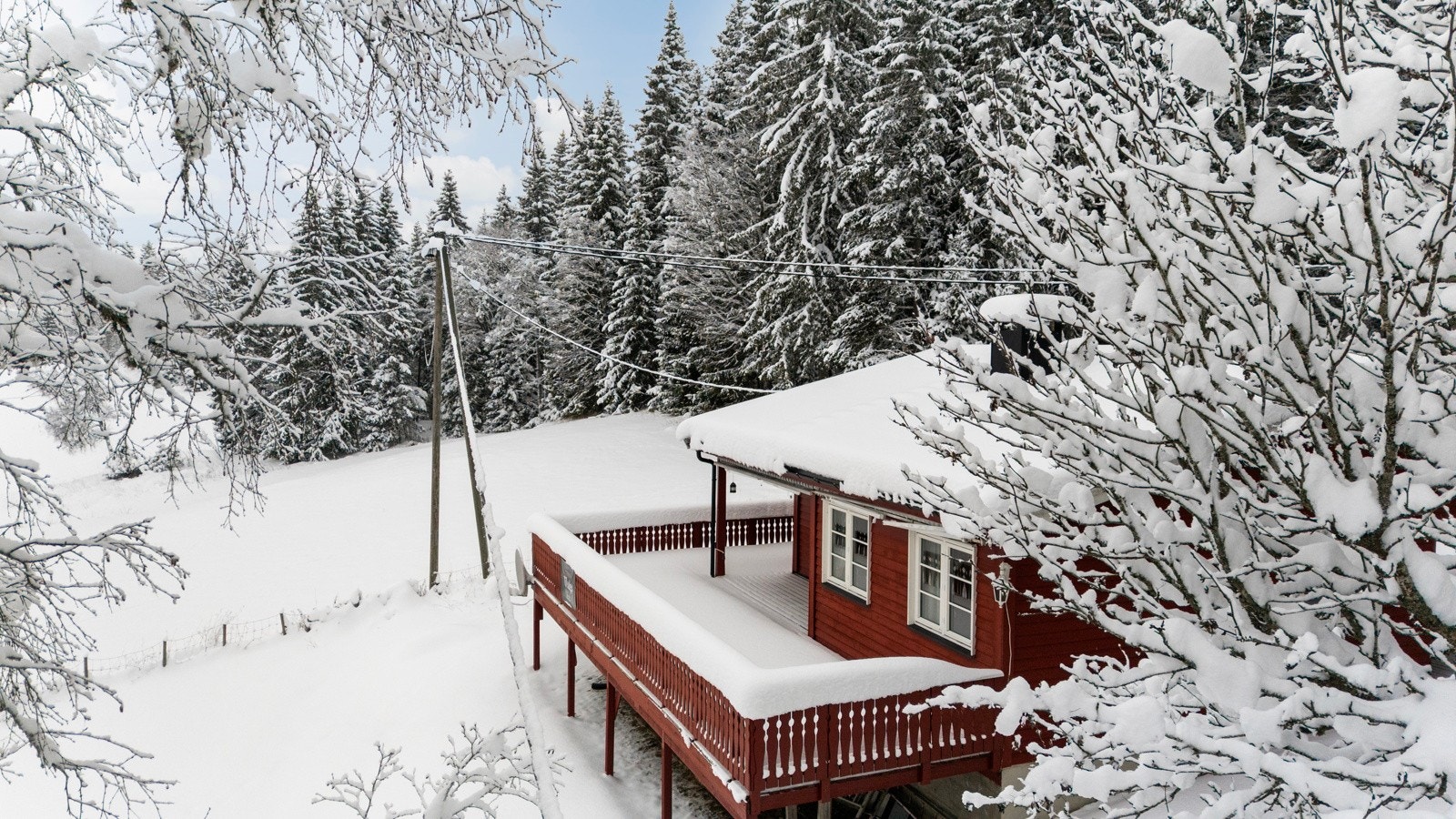 Fritidseiendommen ligger i et etablert og naturskjønt område på populære Mylla, selve indrefileten i Nordmarka. Galleribilde