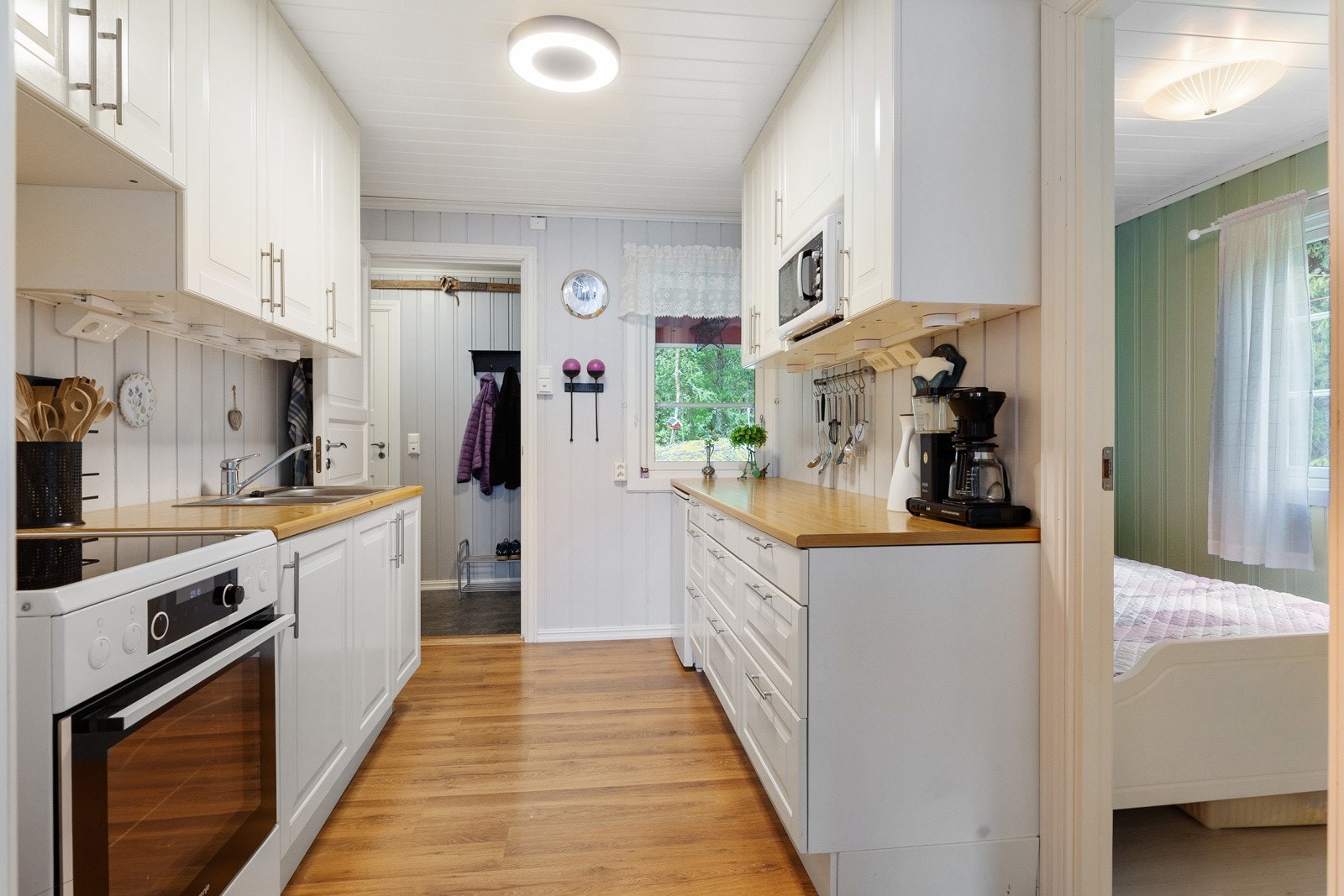 Det er avsatt plass til kjøleskap og komfyr. Galleribilde