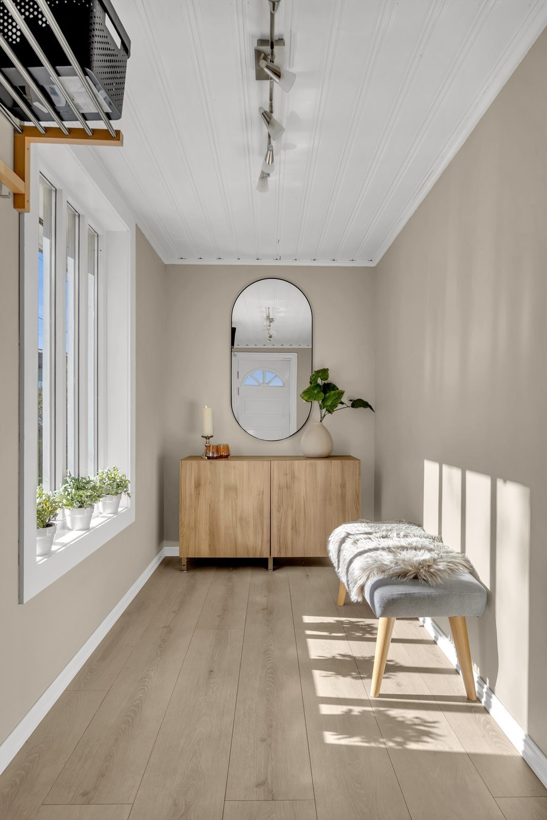 God plass til garderobeskap. Galleribilde