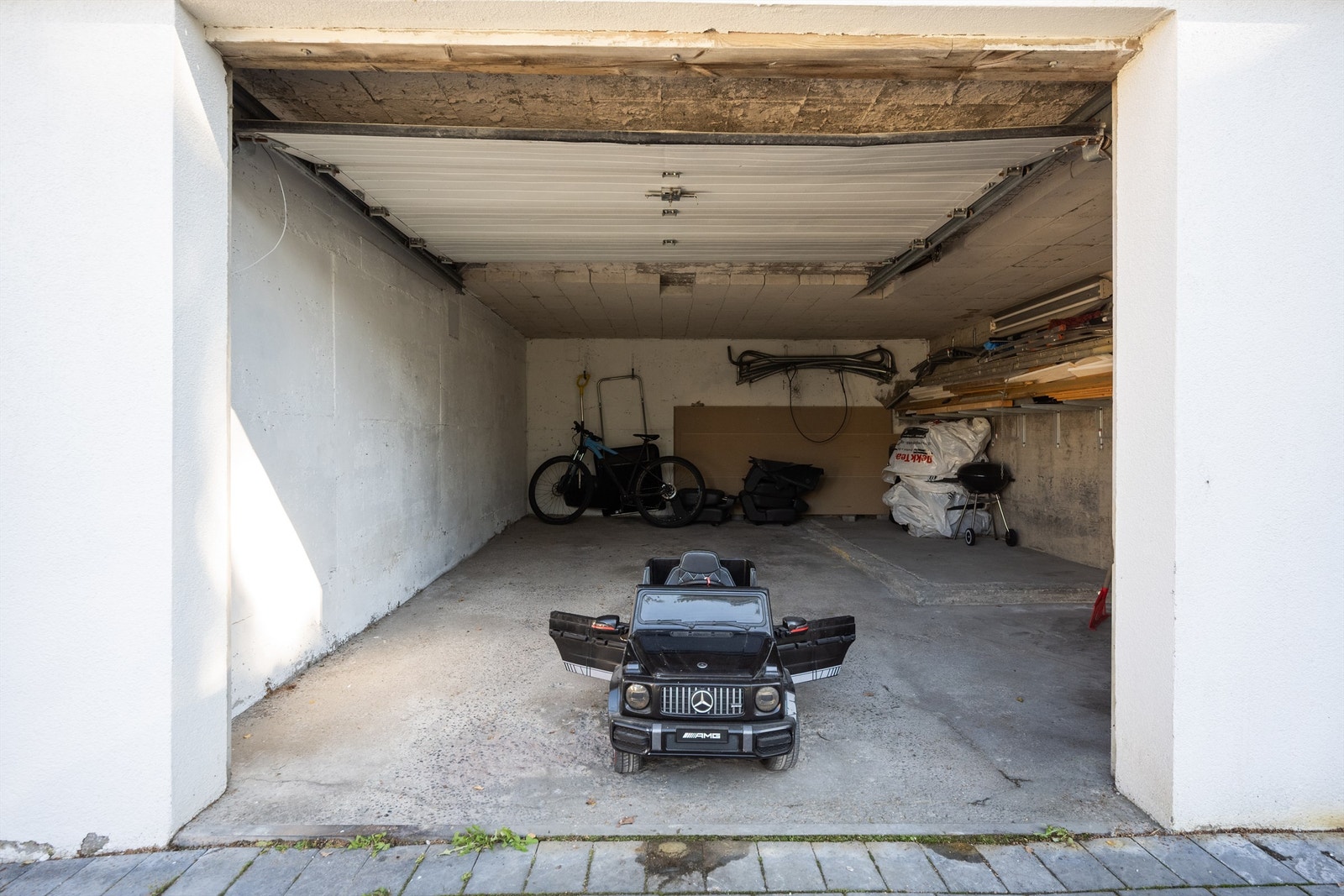 Garasjeplass. Galleribilde