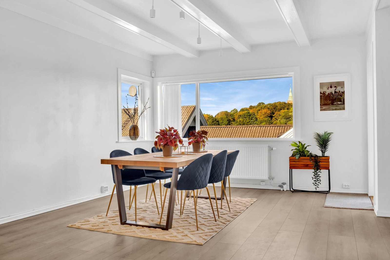 Boligen er malt i lyse farger. Galleribilde