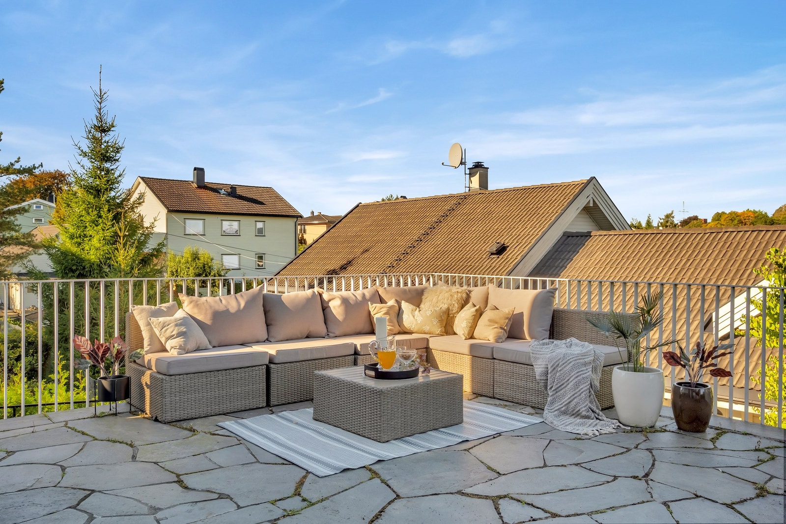 God plass til å innrede med utemøbler og grill. Galleribilde