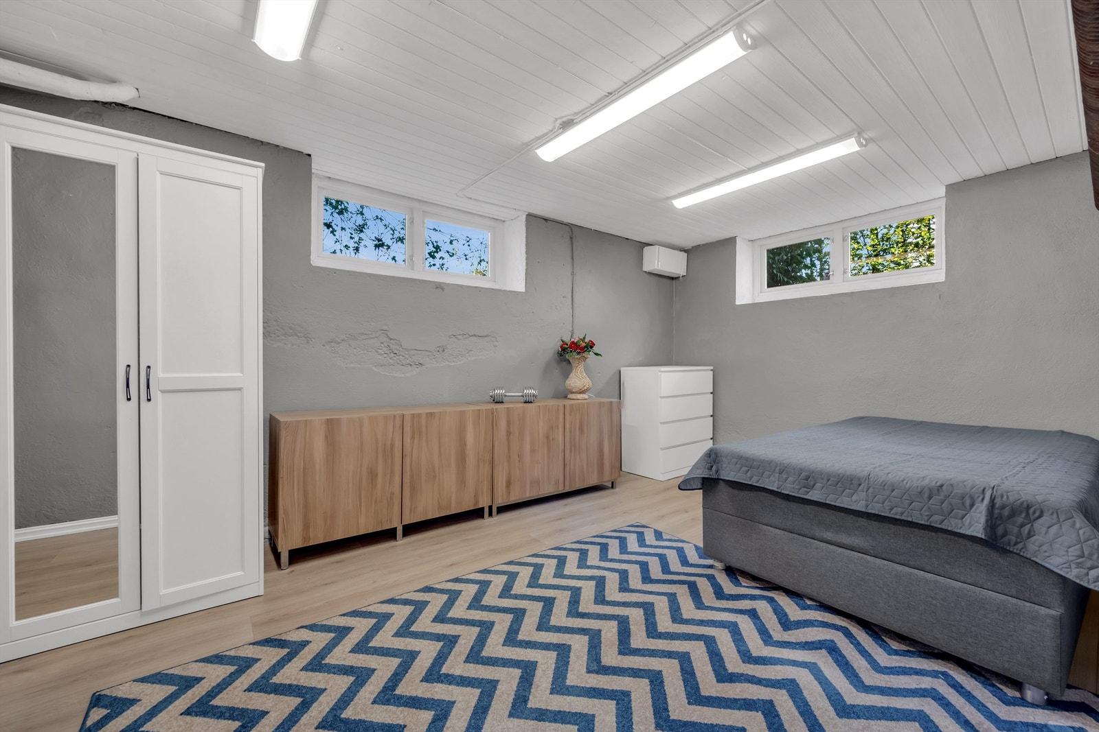 Rommet benyttet som trimrom/soverom i dag - Rommet er opprinnelig byggemeldt som tørkerom og er ikke godkjent til varig opphold. Galleribilde