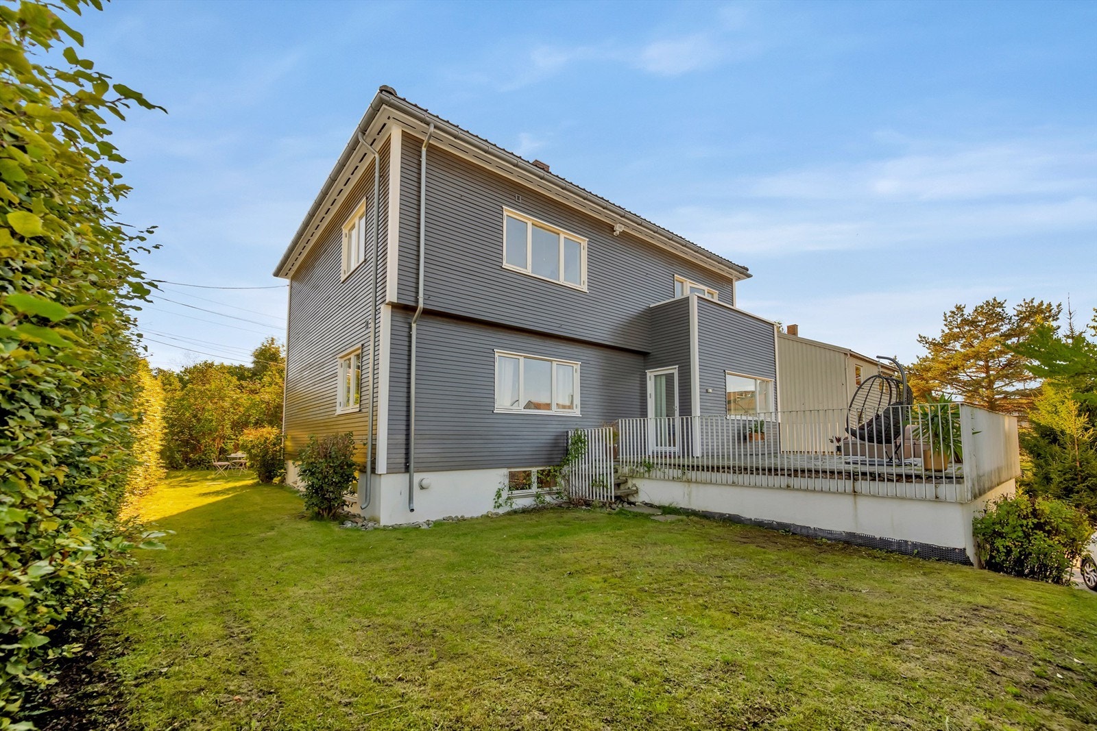 Hel tomannsbolig - Boligen er delt i to enheter (ikke seksjonert) med egene innganger. Foto: iSnitt v/ Martine Eren Jacobsen Galleribilde
