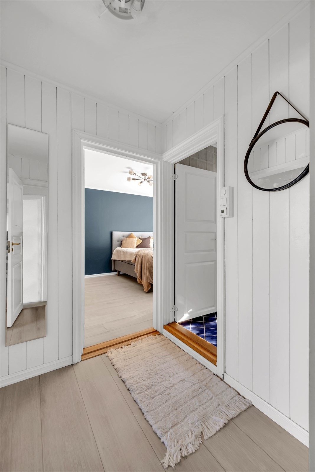 Gang mellom bad og soverom. Galleribilde