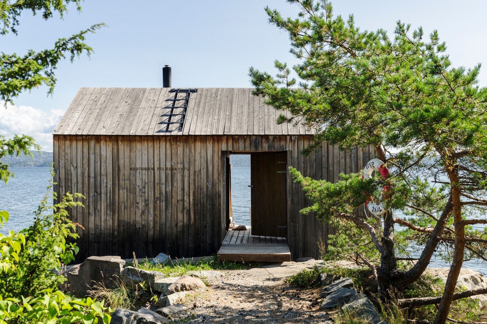 På Hellviktangen er det også tilgang til badstue ved å melde seg inn i Nesodden folkebadstue. Galleribilde