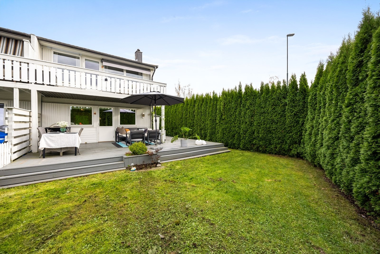 I hagen er det gode lekemuligheter. Galleribilde