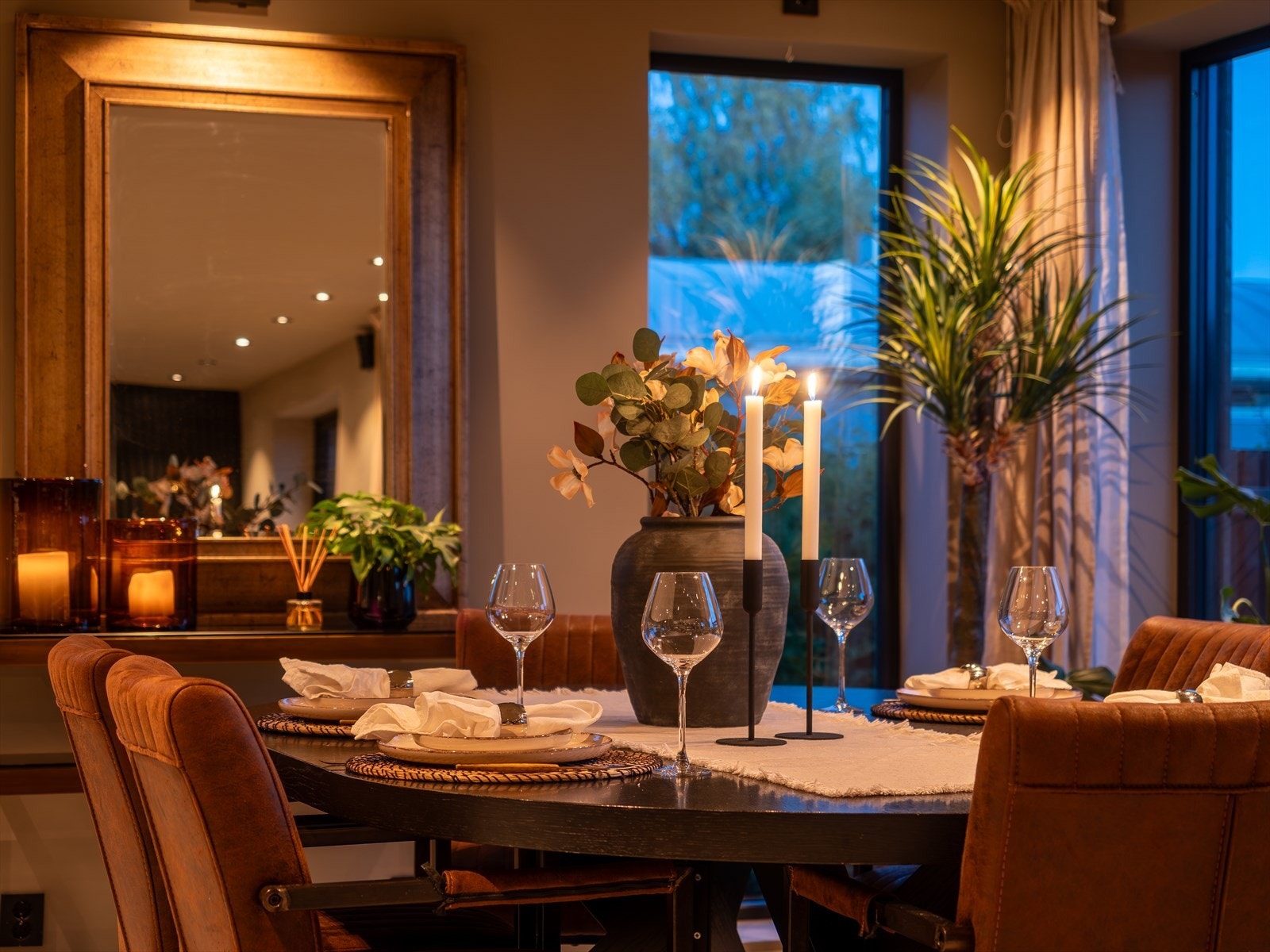 En stemningsfull ramme for måltider med familie og venner. Galleribilde