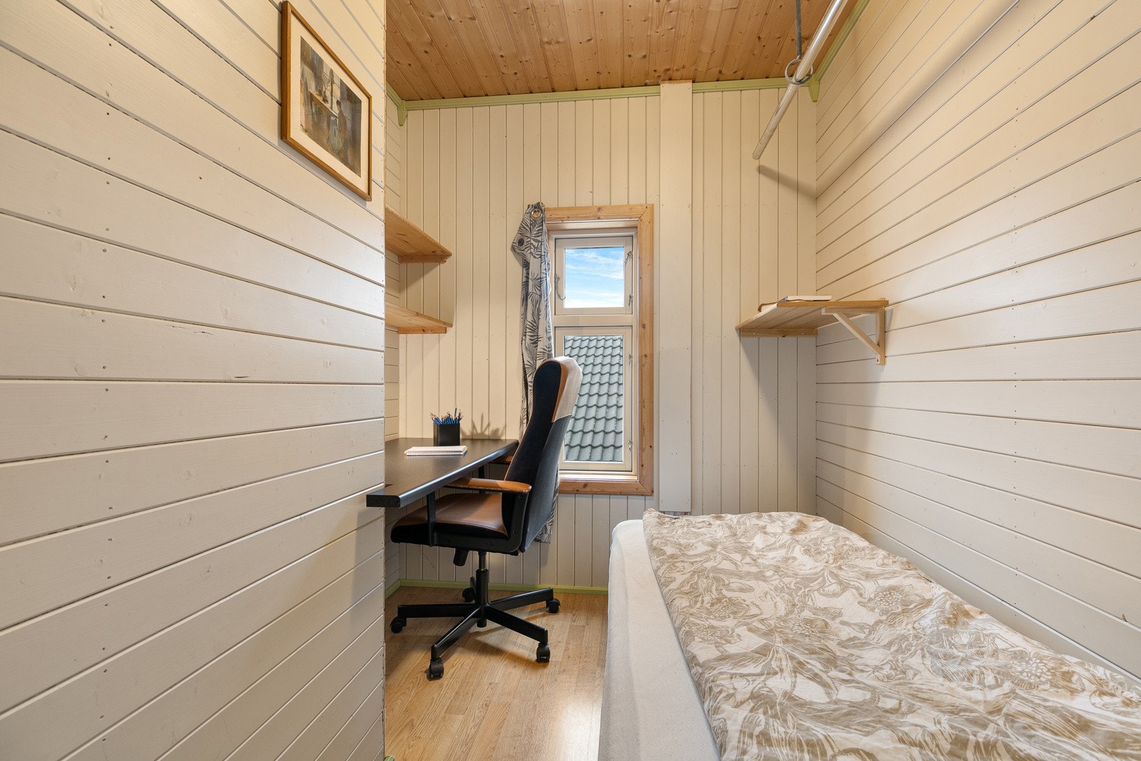 Lite kontor i 2 etasje Galleribilde