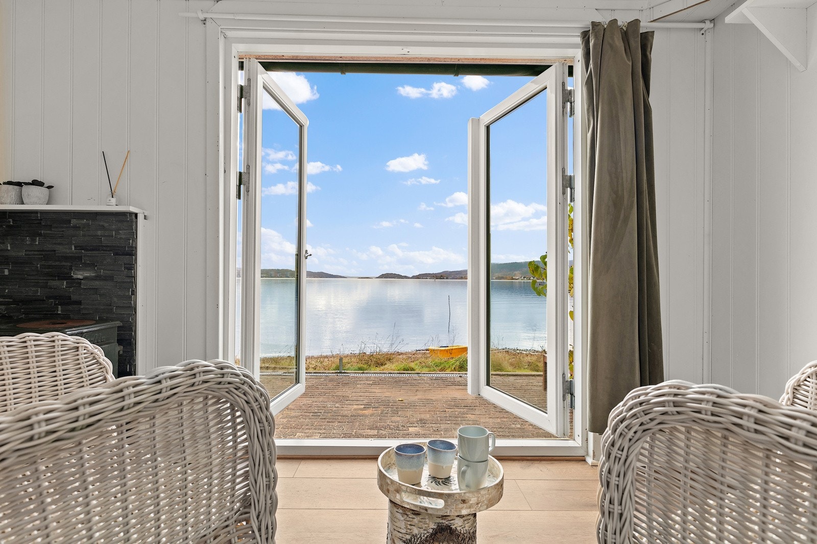 Doble dører ut mot sjøen Galleribilde