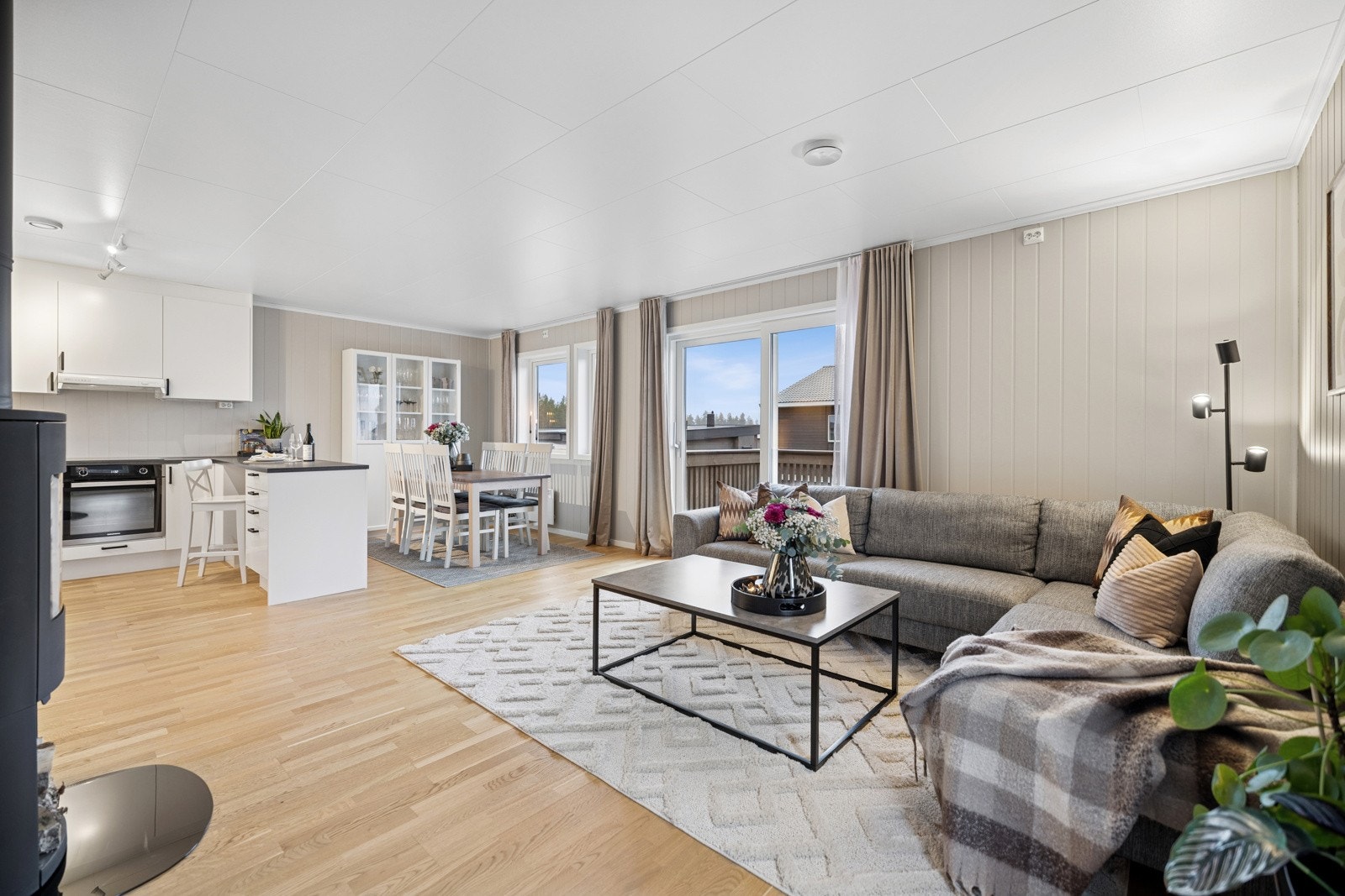 Velkommen til Damtjernvegen 3 D og denne strøkne leiligheten med svært god beliggenhet i feltet. Galleribilde