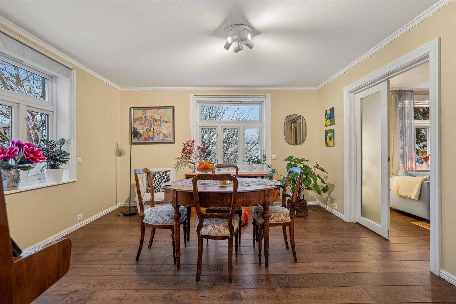 Et hyggelig rom med naturlig lysinnslipp! Galleribilde