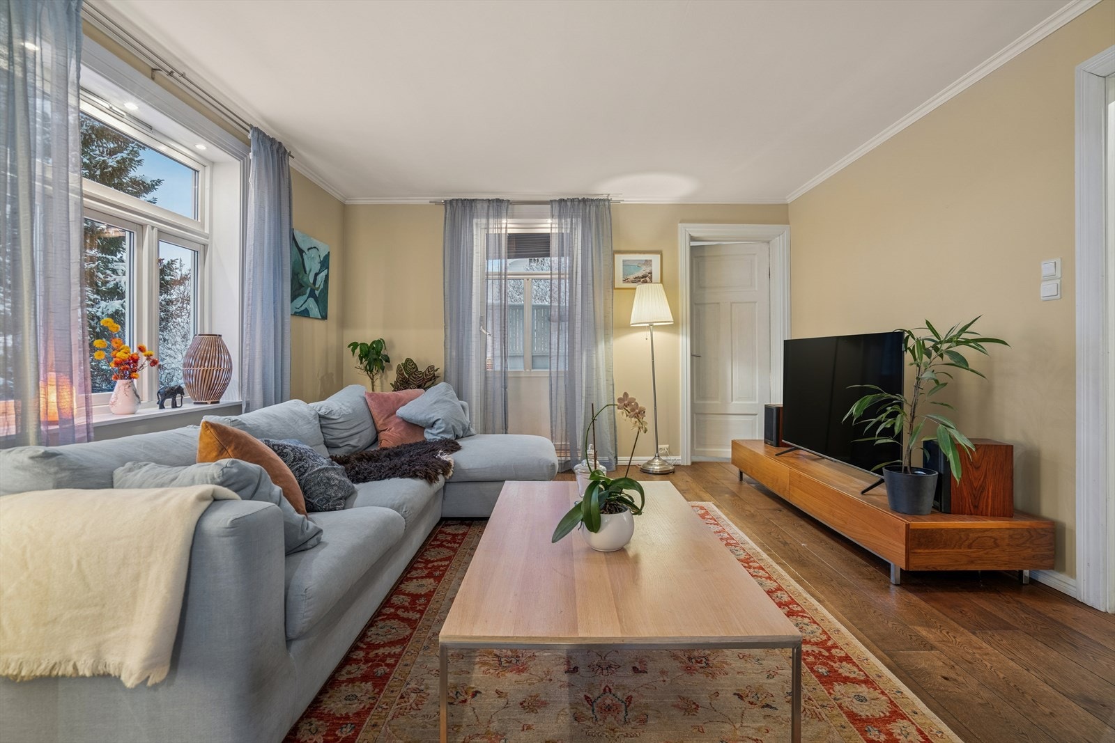 Fra stuen er det utgang til veranda. Galleribilde