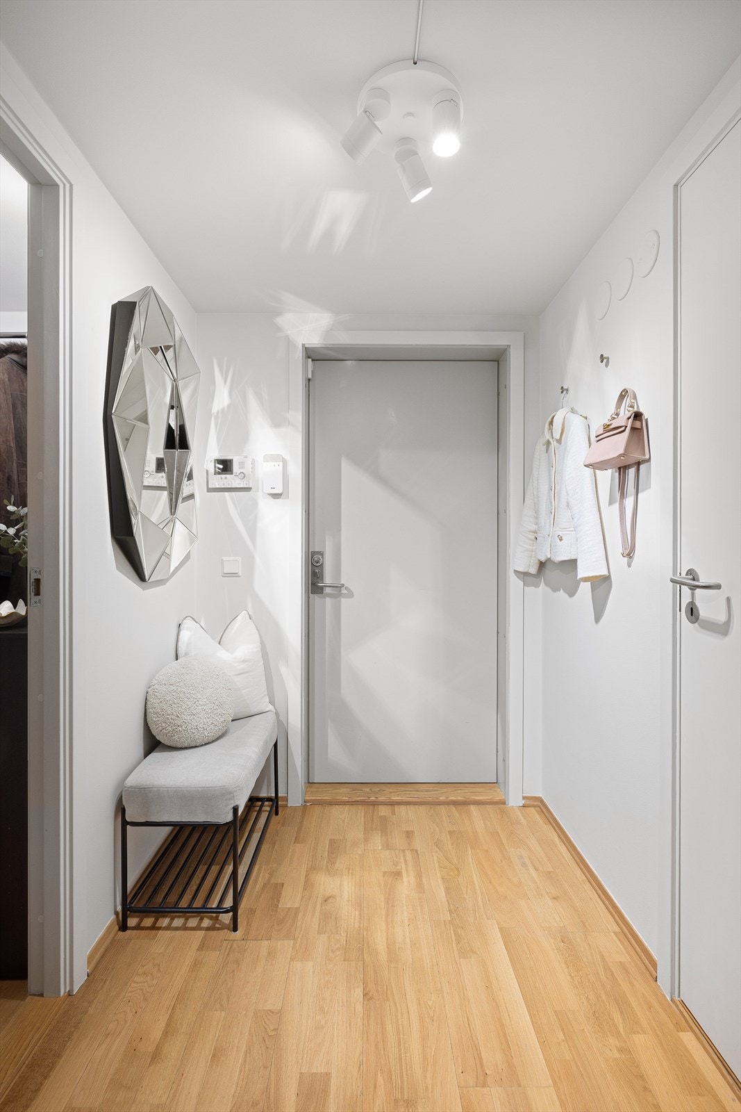 Innbydende entré som gir et strålende førsteinntrykk. Velkommen inn! Galleribilde