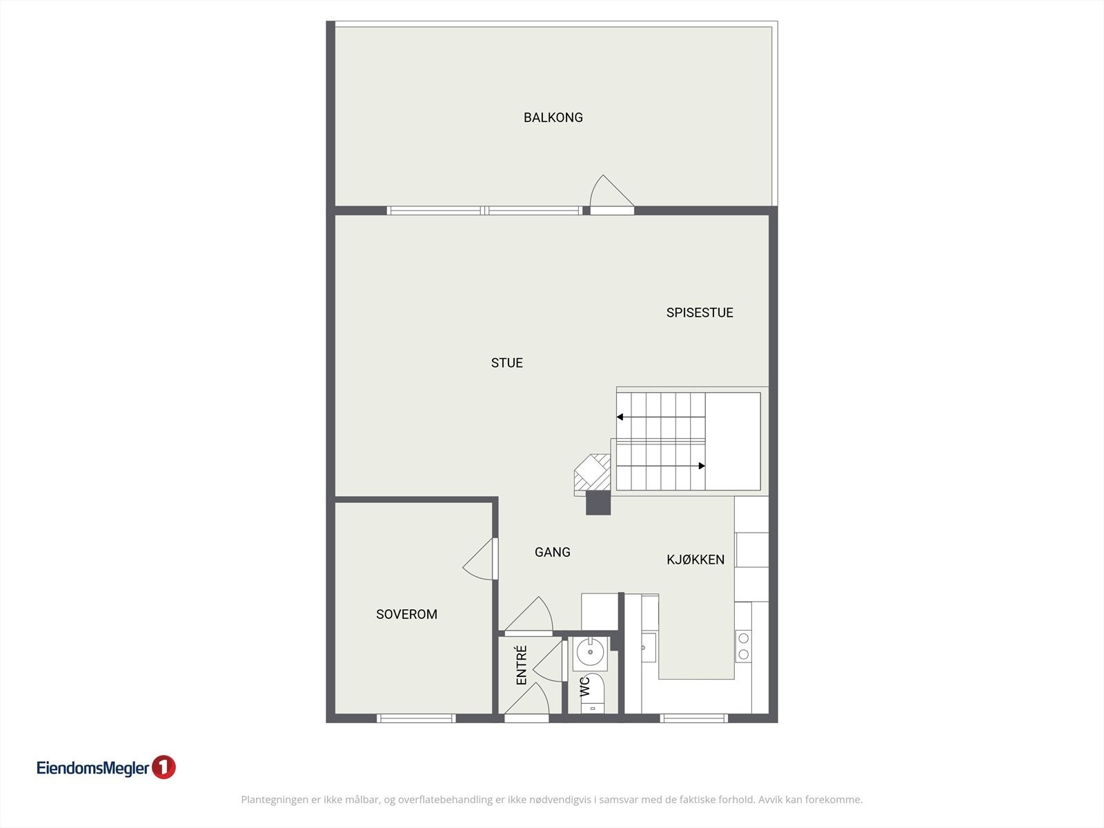 Første etasje har en god planløsning med stue, kjøkken, ett soverom og toalettrom. Galleribilde