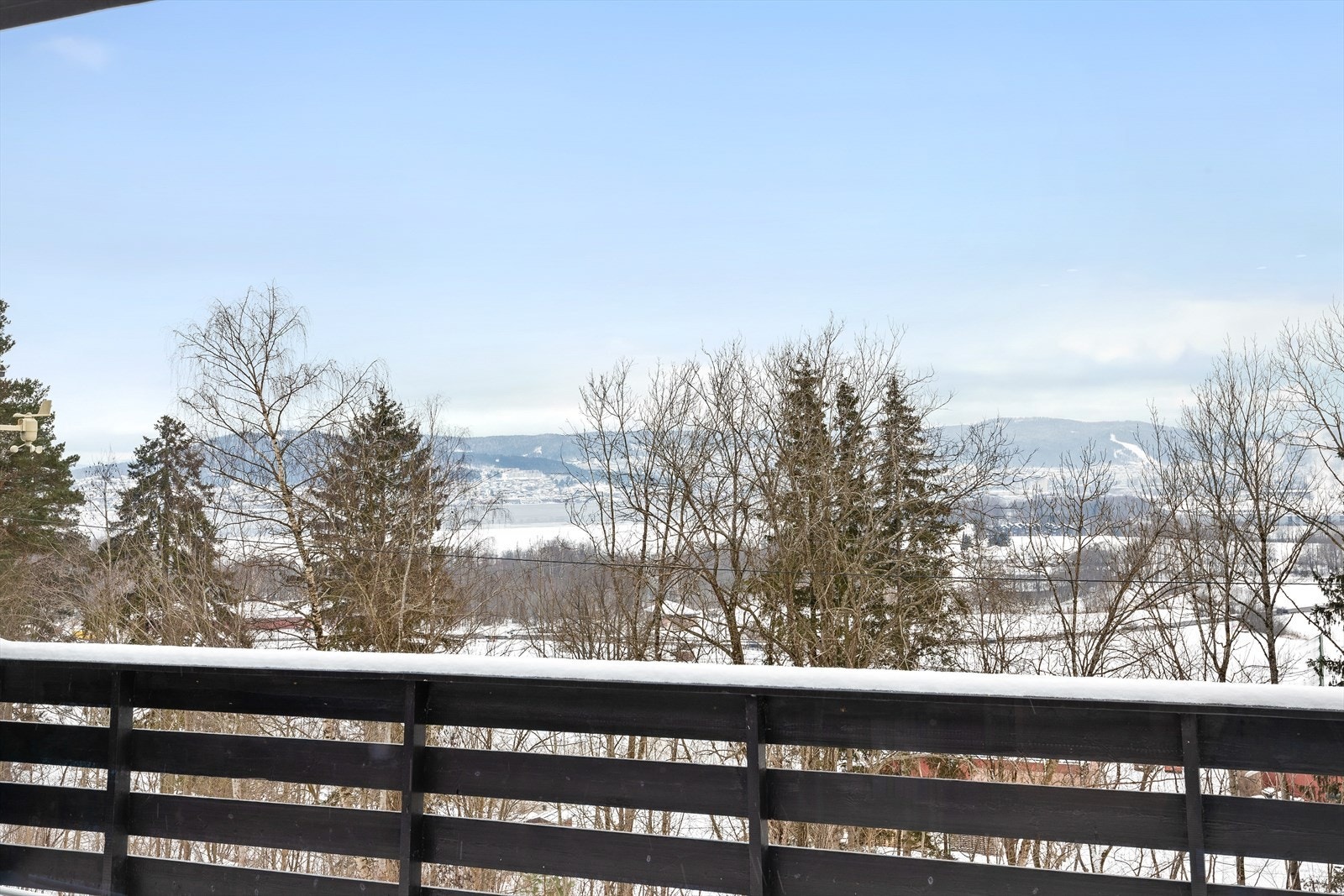 Fra eiendommen er det nærhet til idylliske turområder gjennom skog og mark. Galleribilde