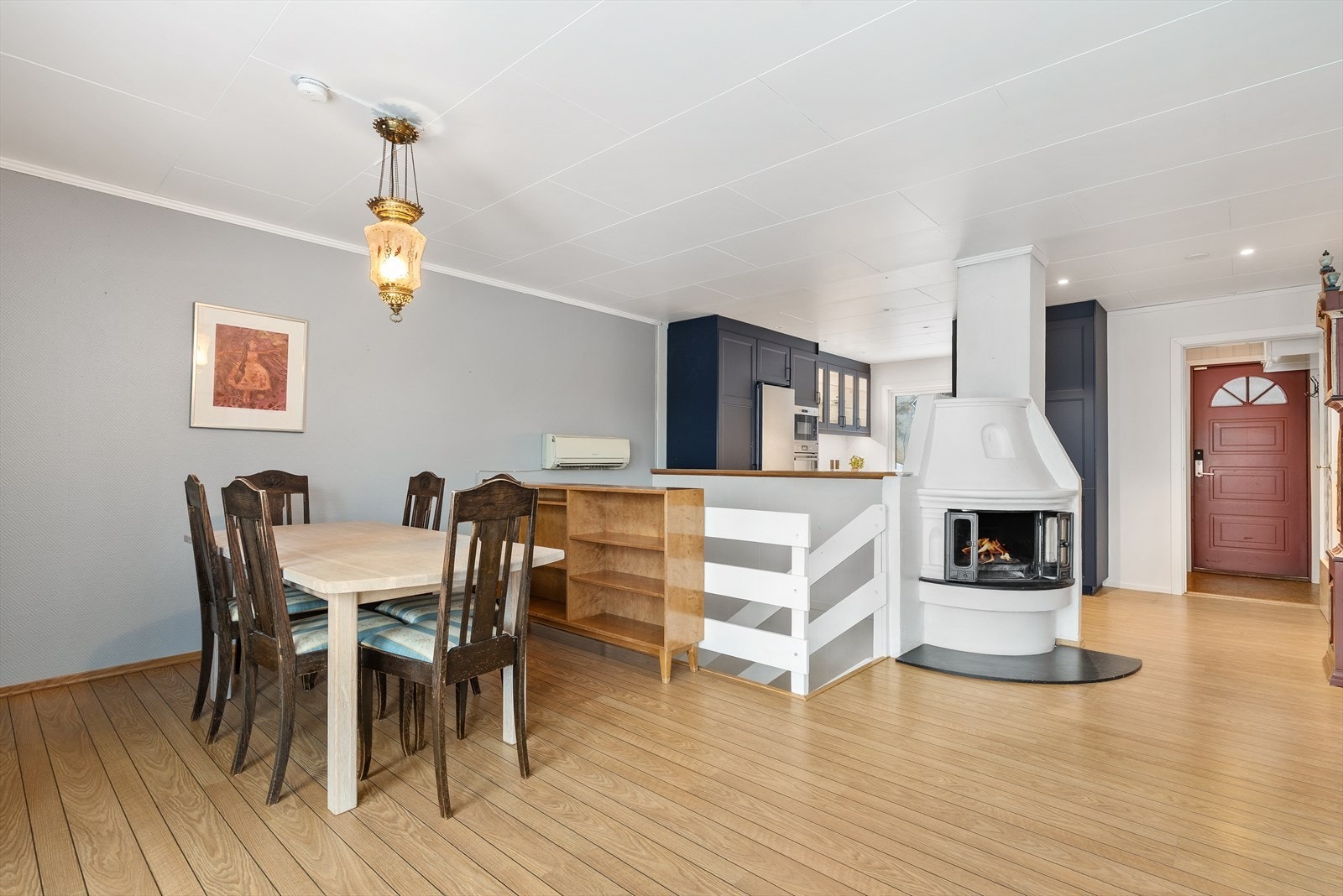 En luft-til-luft varmepumpe bidrar til effektiv oppvarming av etasjen. Galleribilde