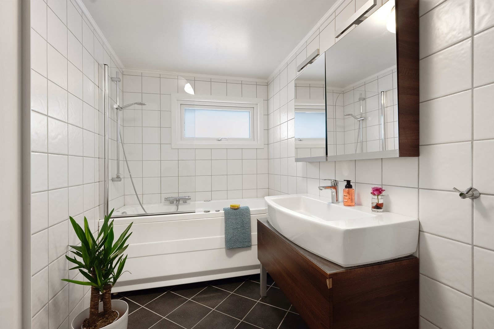 Badet har deilig gulvvarme. Galleribilde