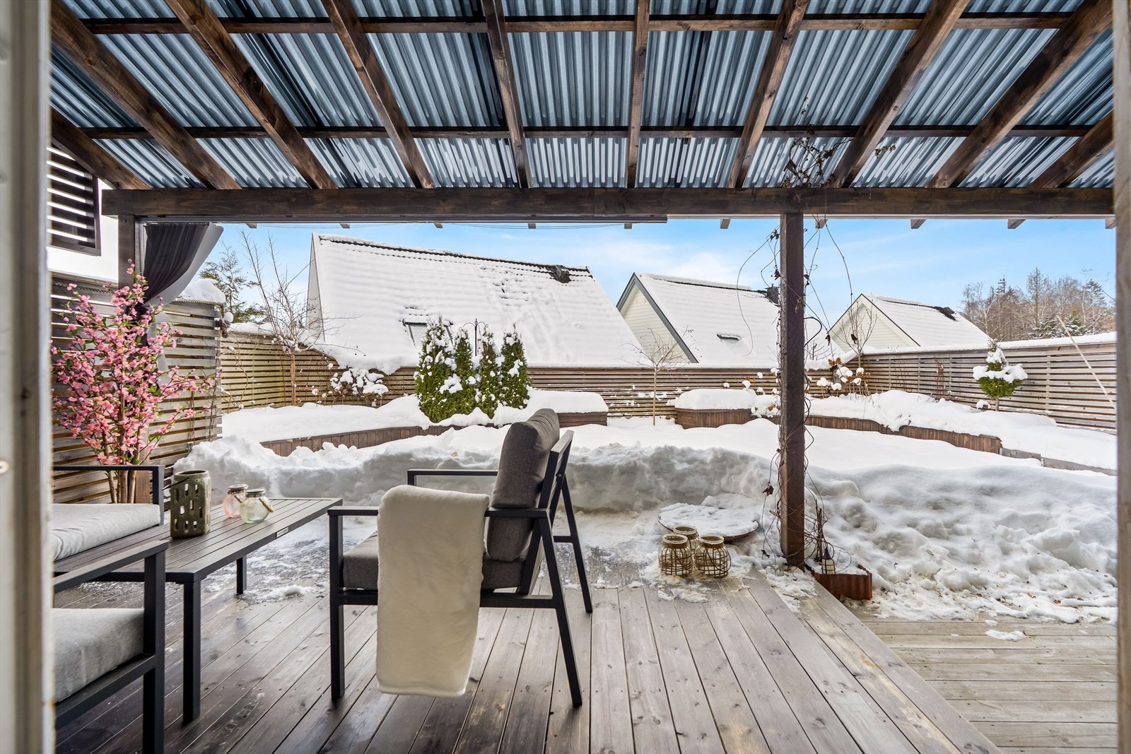 Uteplassen er på hele 65 m². Galleribilde