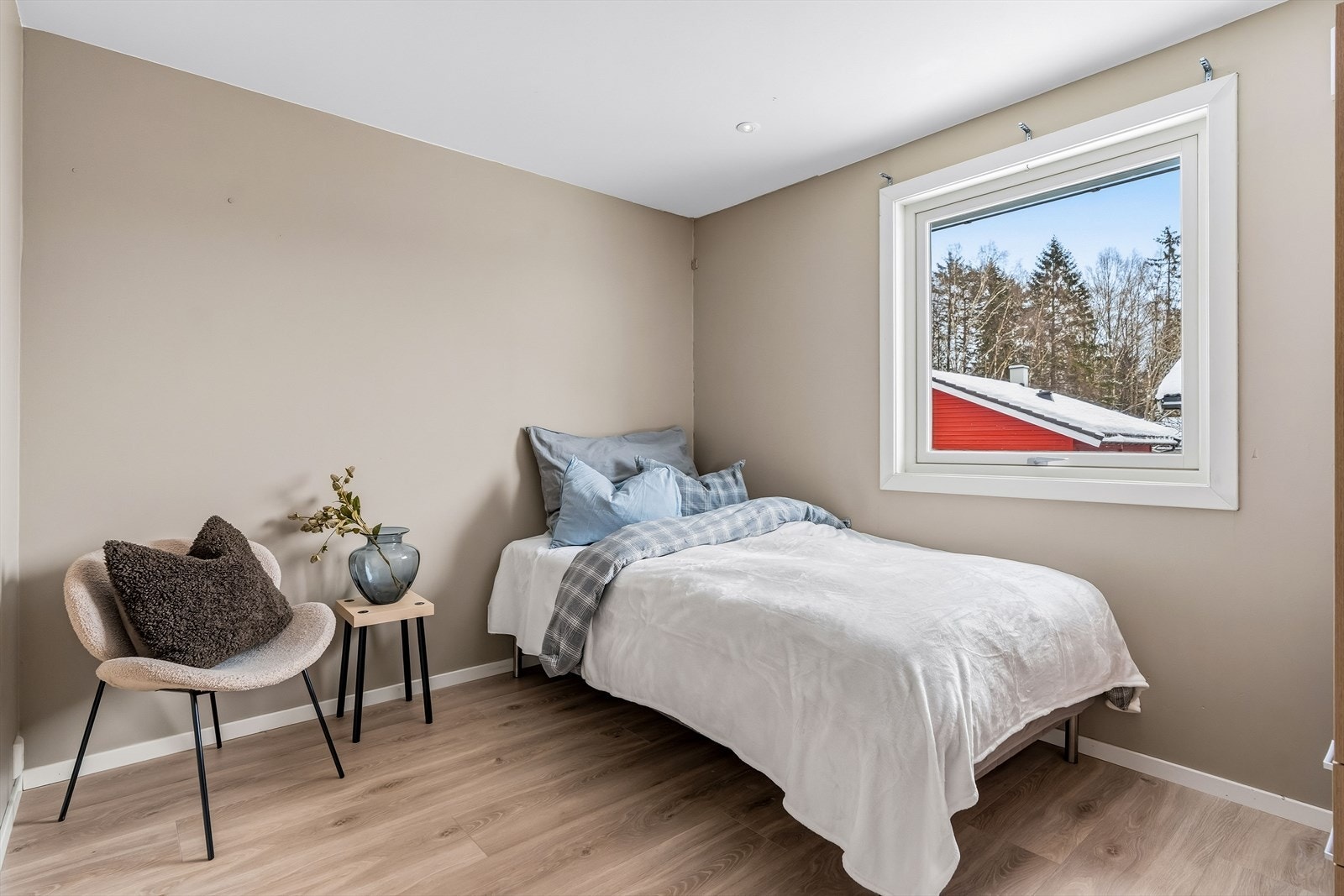 Soverom nr. 2 og 3 fungerer ypperlig som barnerom, gjesterom eller kontor - her er mulighetene mange. Galleribilde