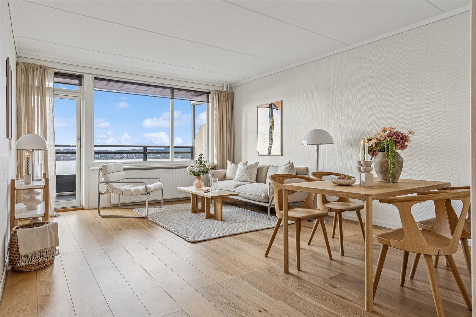 Velkommen til Helleveien 263 - En stor og luftig leilighet med sentral og populær beliggenhet like ved sjø og fjell! Galleribilde