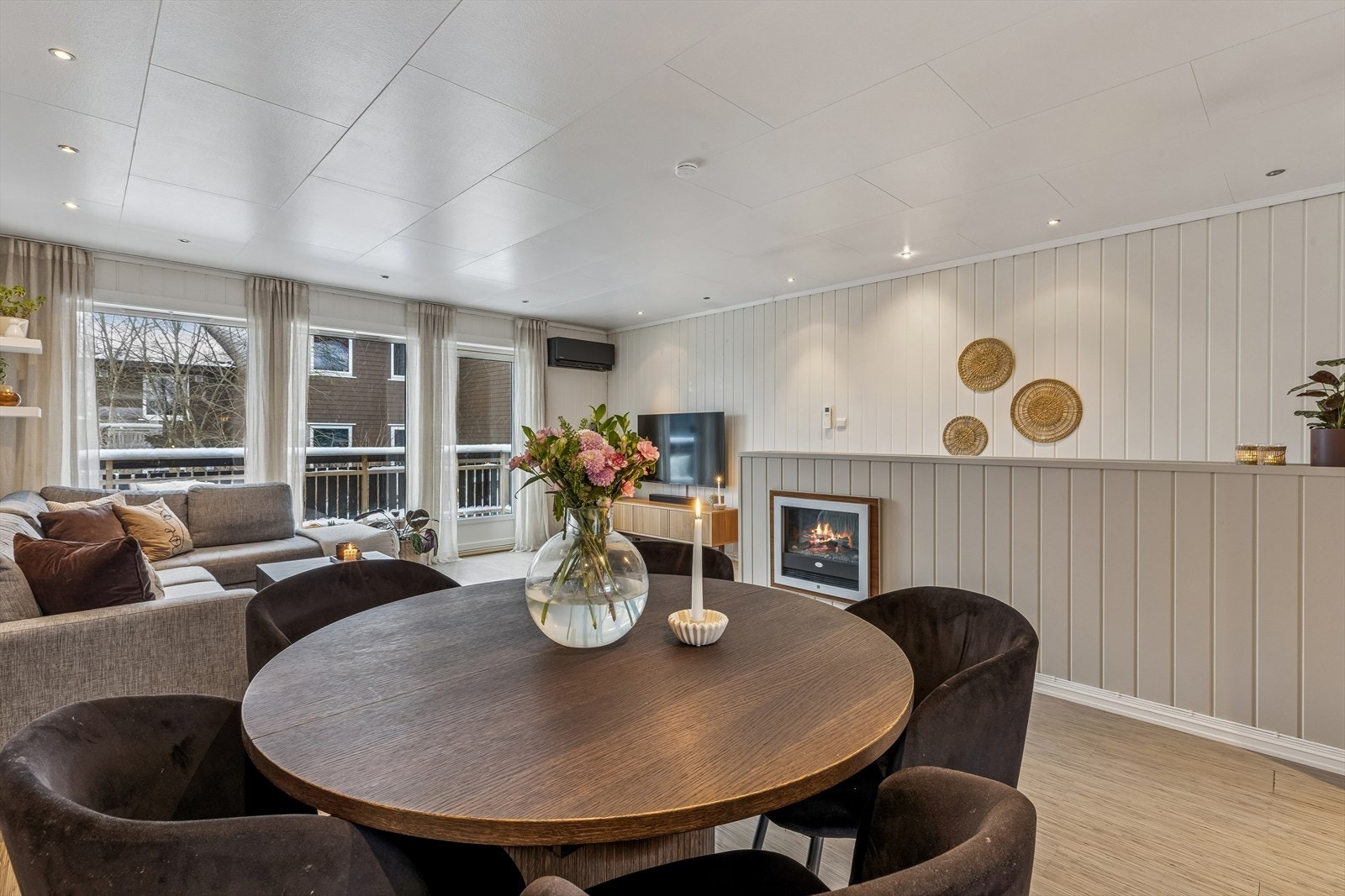 En varmepumpe fra 2022, med service i 2024, sørger for effektiv oppvarming. Galleribilde