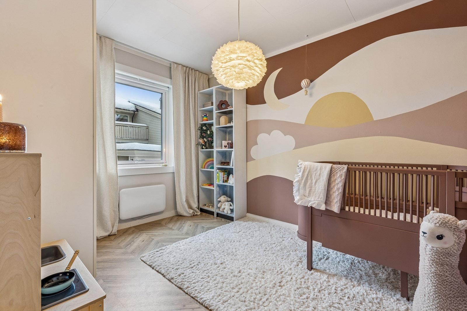 Soverom 2 er et perfekt barnerom. Rommet har en god størrelse og slette vegger. Galleribilde