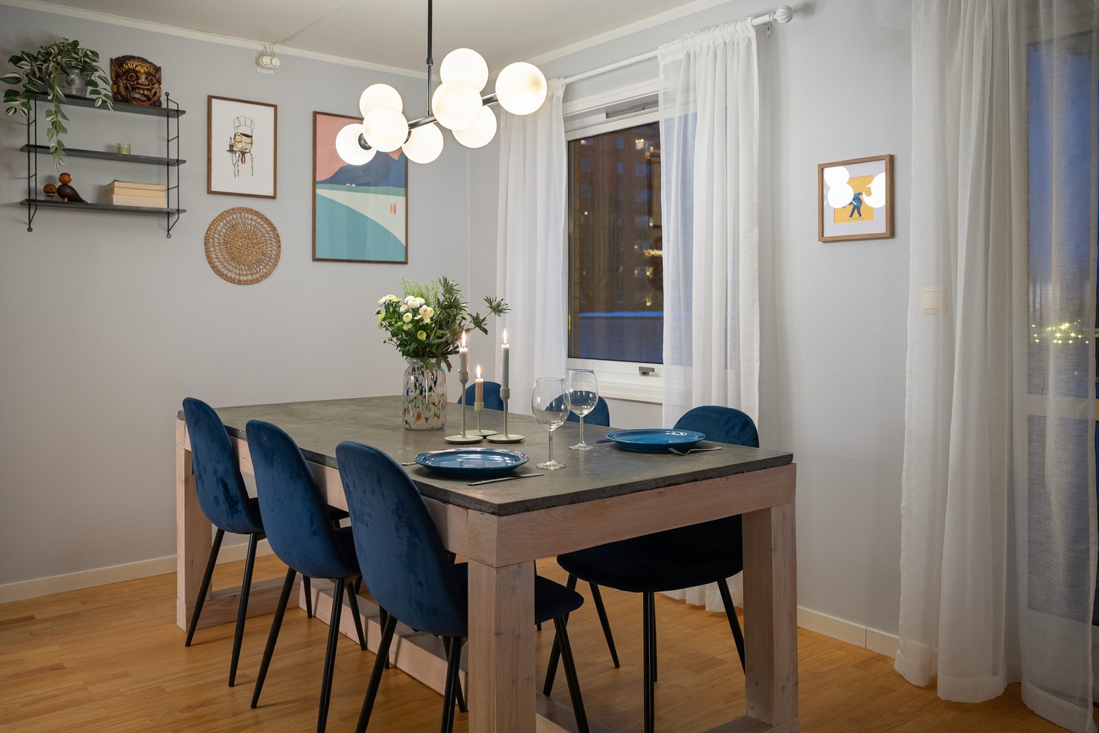 Spisestuebord kan medfølge etter avtale. Galleribilde