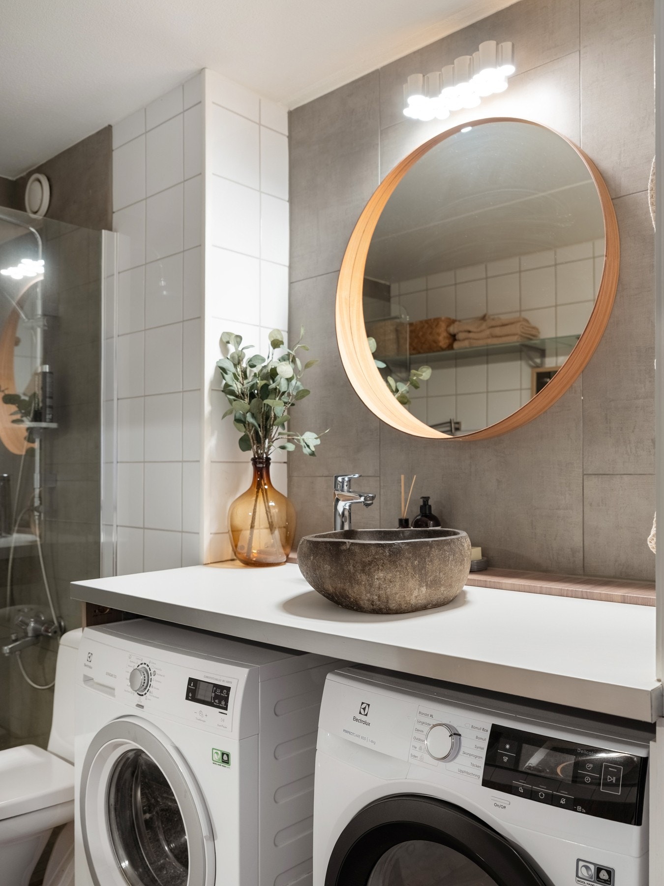 Flislagt gulv med varmekabler. Alle hvitevarer medfølger. Ny varmekabelregulator i 2023. Galleribilde