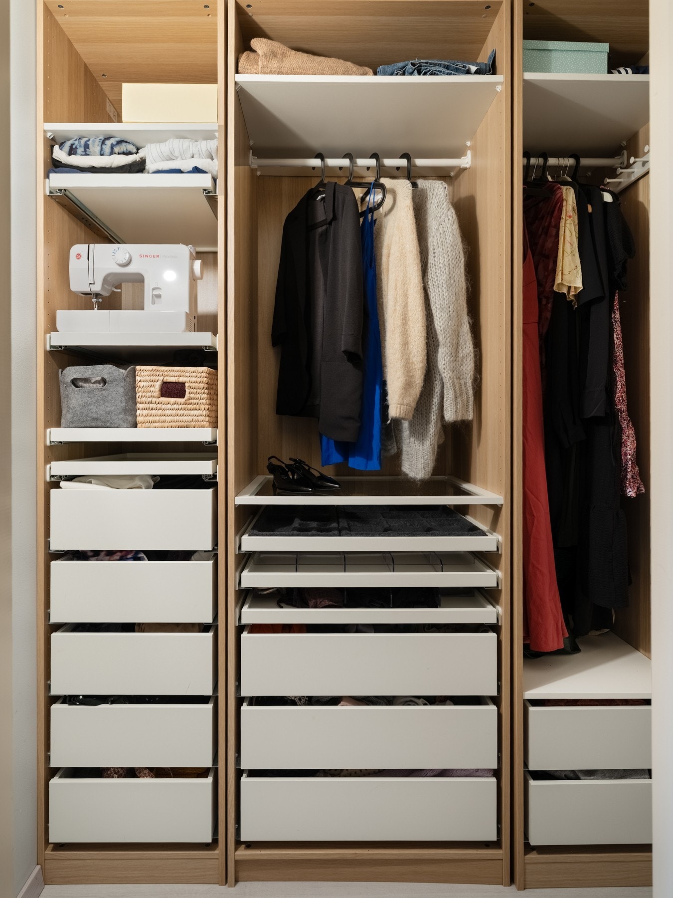 Innebod er innredet som praktisk walk-in closet med medfølgende innredning Galleribilde