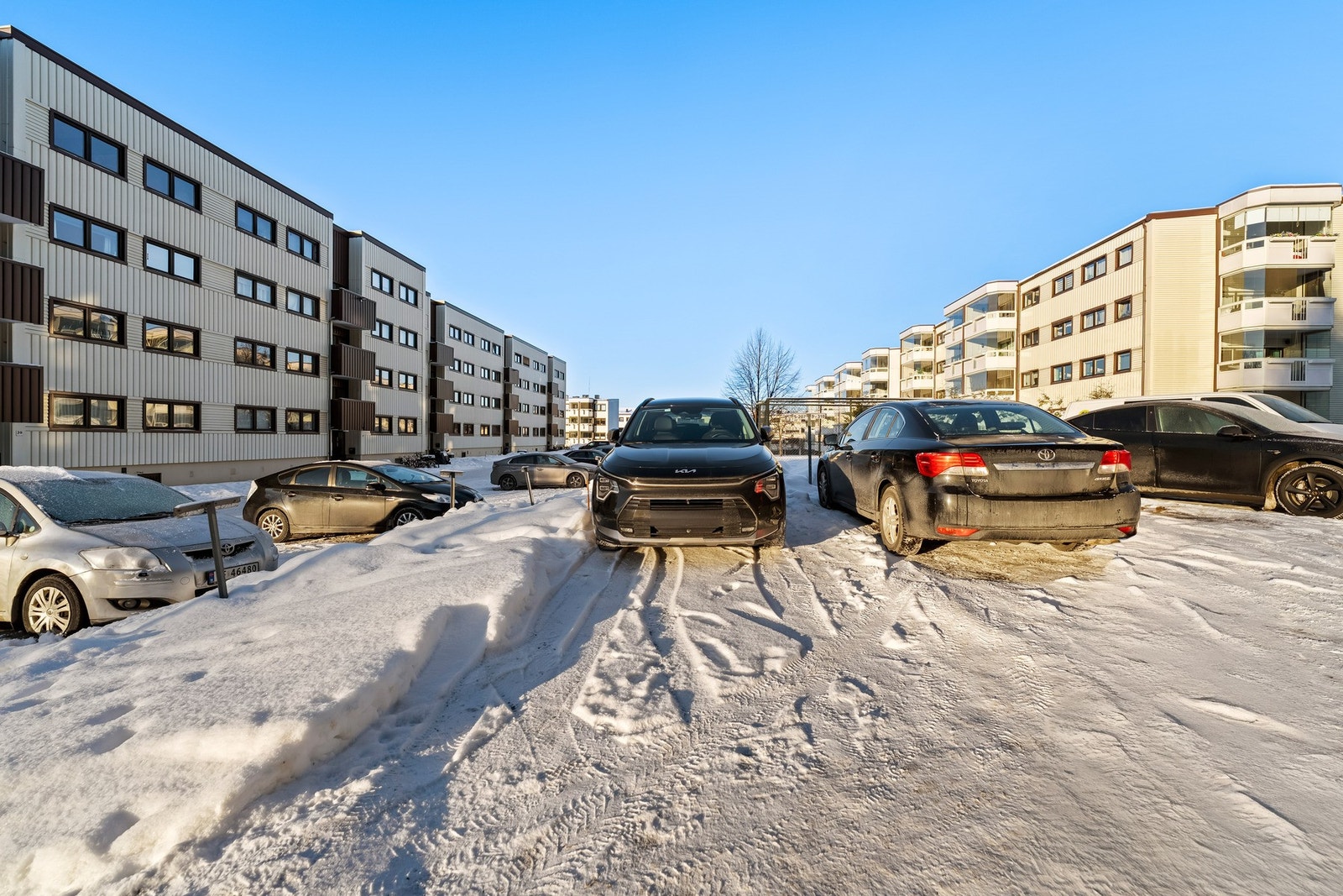 Leiligheten disponerer en utvendig biloppstillingsplass Galleribilde