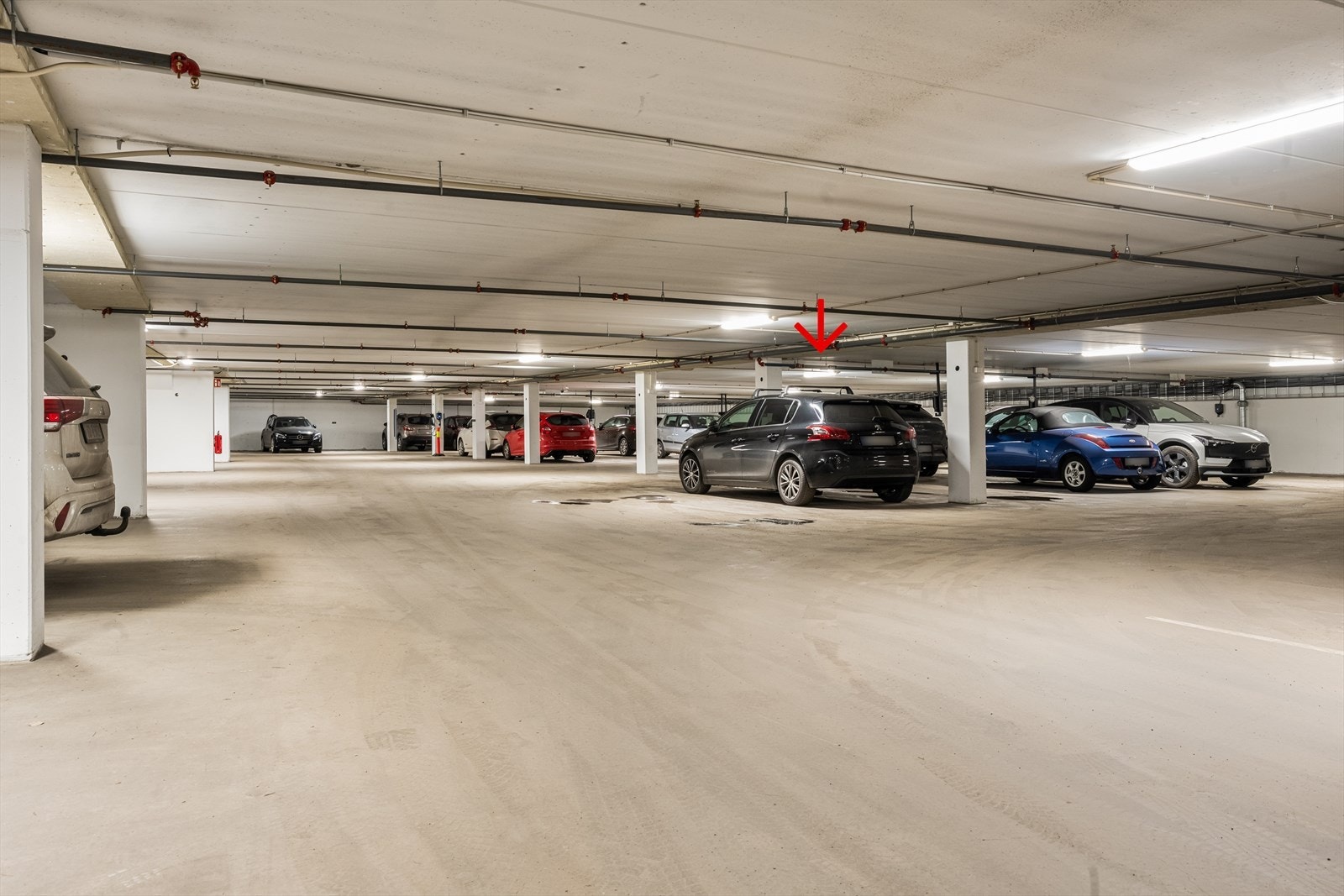 Det medfølger parkeringsplass i felles, lukket garasjeanlegg. Galleribilde