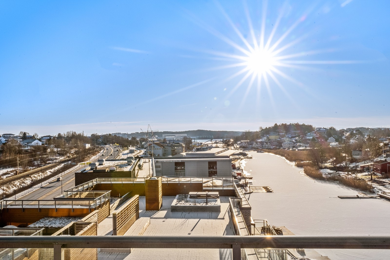 Fra felles takterrasse - Her er det god plass til å nyte utsikten over nærområdet. Galleribilde