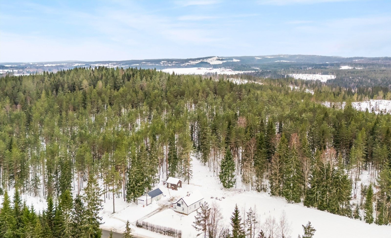 Nyt nærheten til flotte rekreasjonsområder som Hurdalsjøen og Mjøsa. Galleribilde