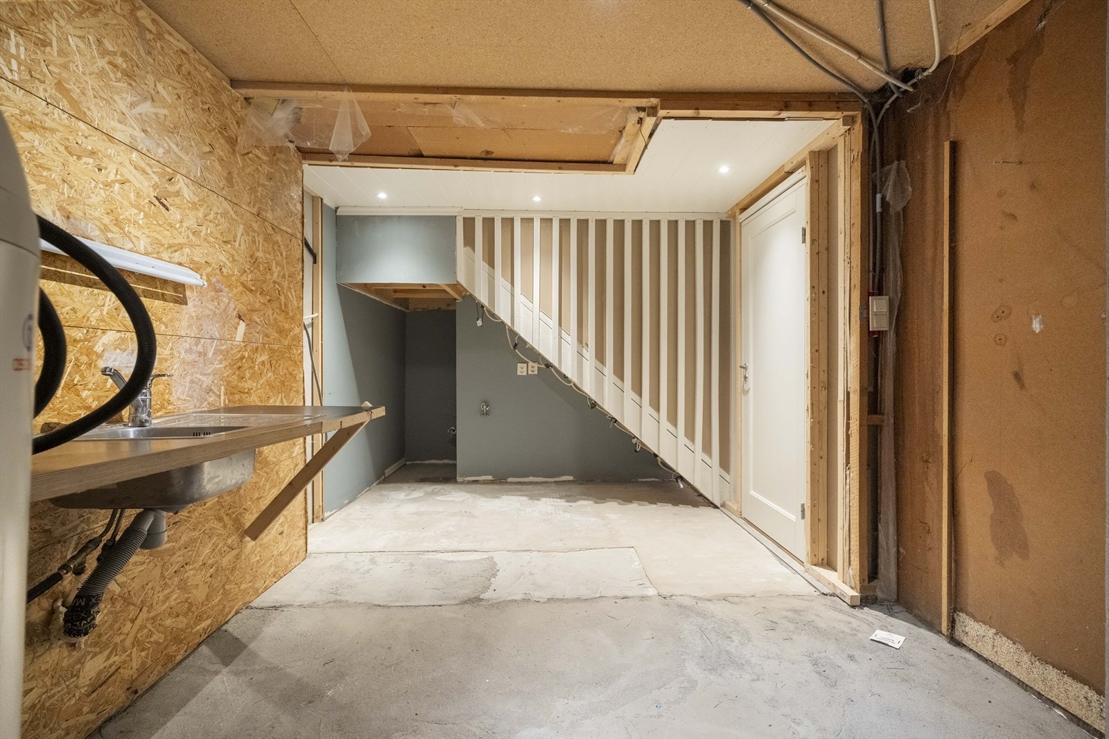 I underetasjen er det påbegynt renovering av vaskerom Galleribilde