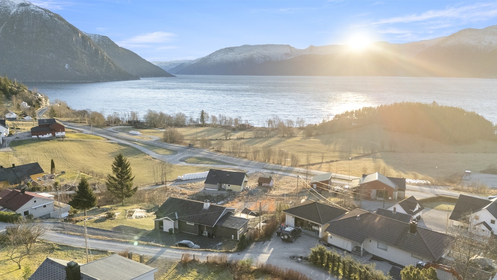 Eigedommen ligg fint til i feltet Galleribilde