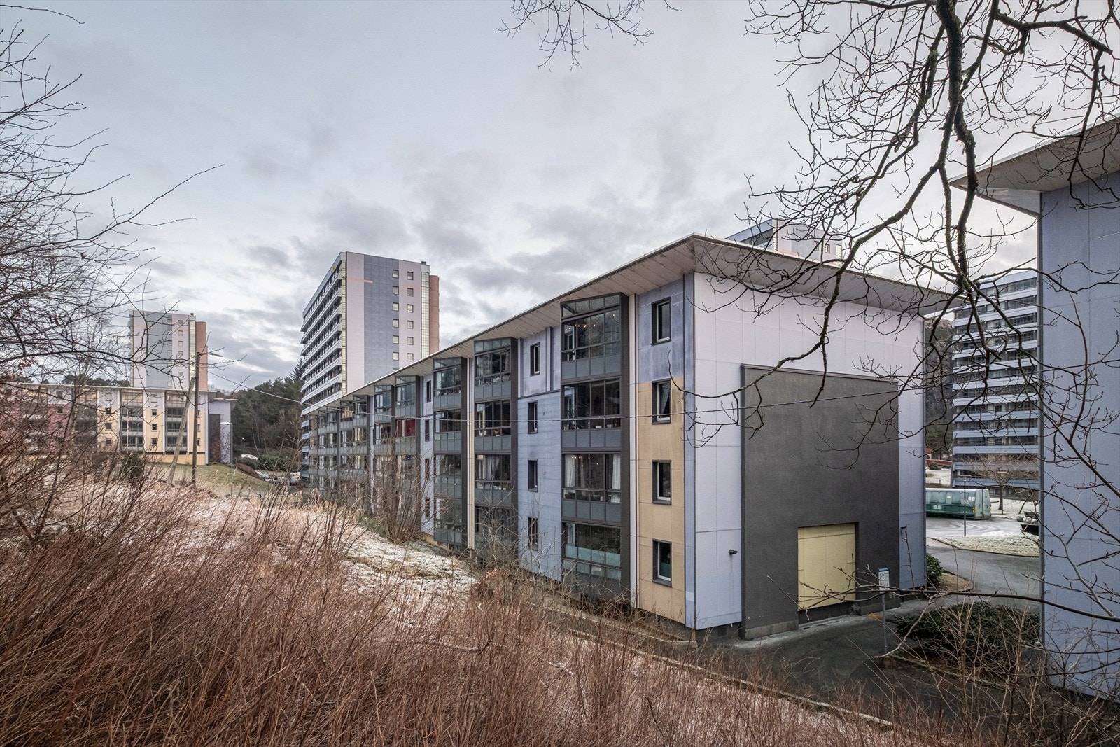 Det er også kort vei til både kollektivtransport, dagligvarebutikk, treningssenter og flotte turmuligheter. Galleribilde