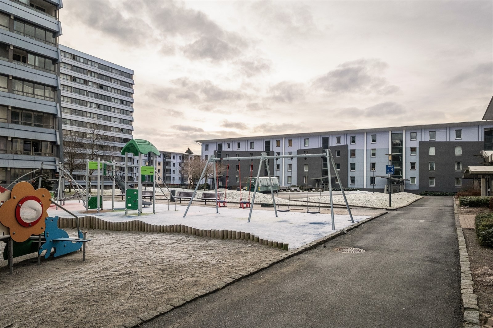 Området er meget barnevennelig, med korte avstander til både skoler, barnehager, ballplasser og grøntområder. Galleribilde