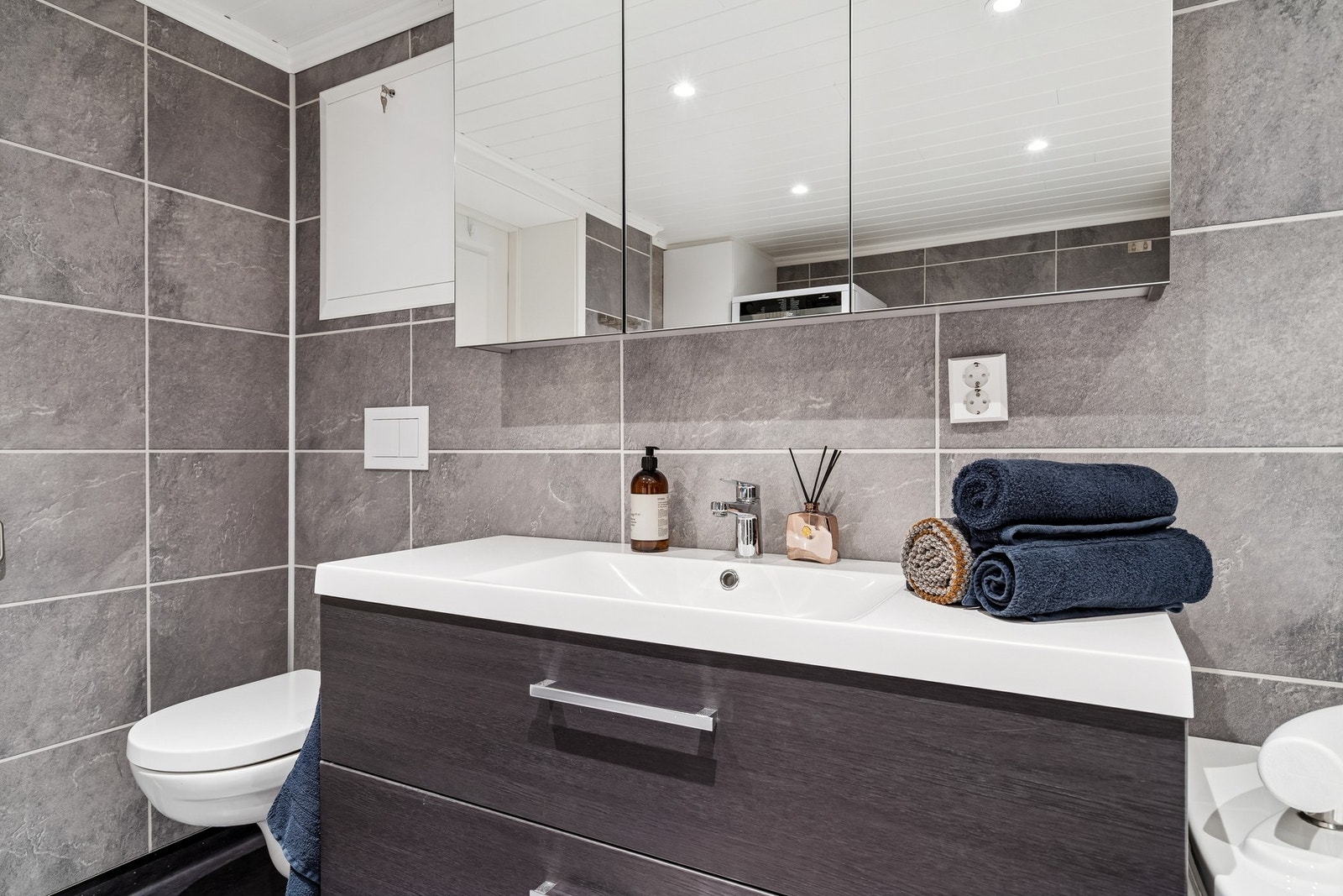 Her er det rør-i-rør-system med eget fordelerskap, samt mekanisk avtrekk. Galleribilde