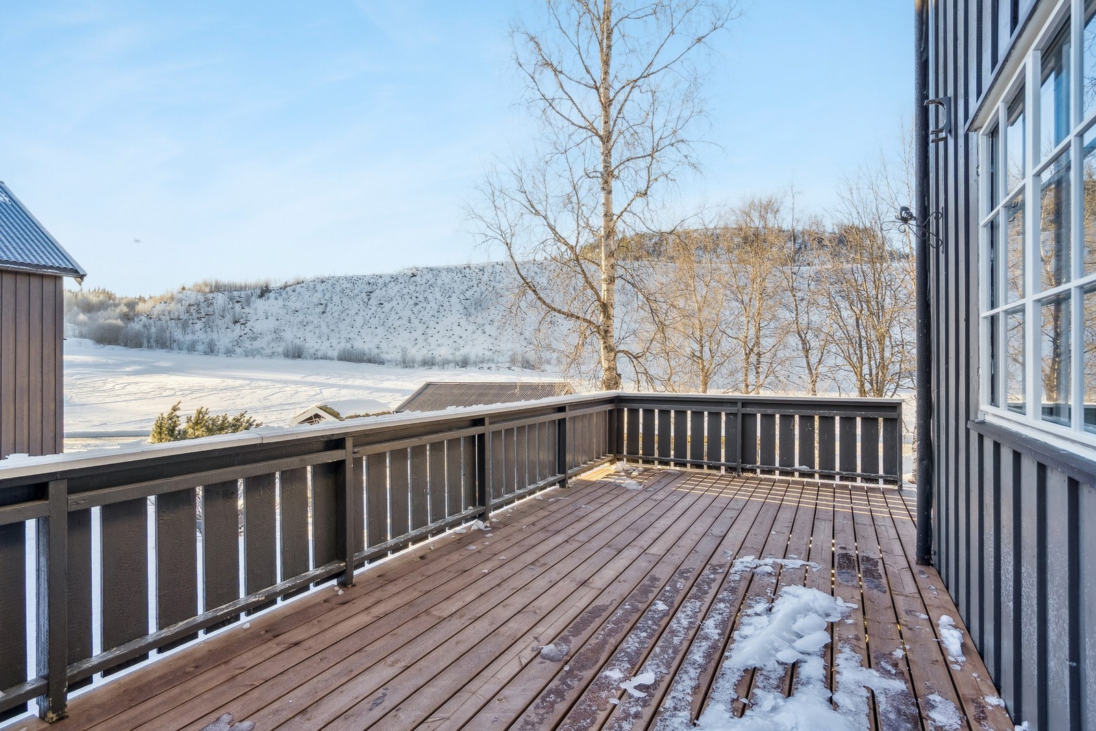 Verandaen er det perfekte stedet å nyte herlige sommerkvelder med både venner og familie. Galleribilde