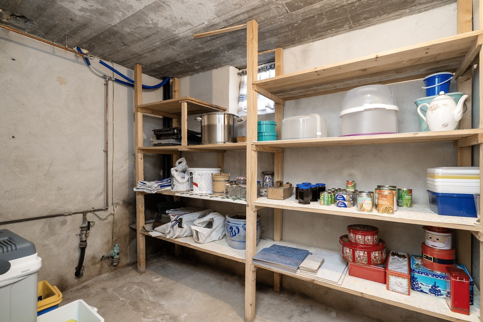 Bodplass i kjeller. Galleribilde